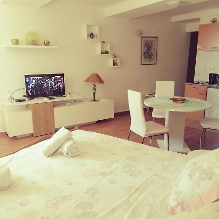 Apartment Lju On The Beach Split Exterior photo